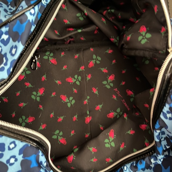 Betsy Johnson cheetah, print duffel bag used twice - Picture 8 of 9